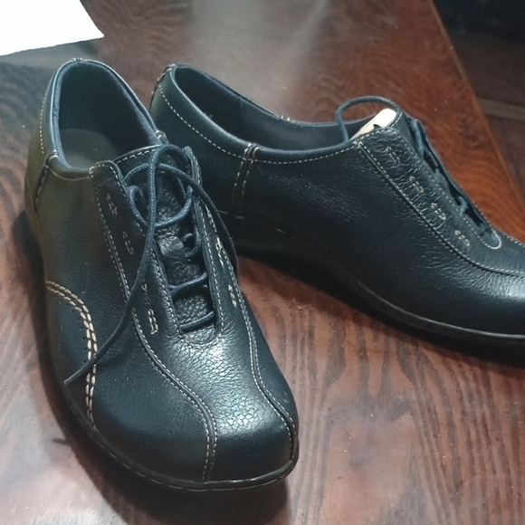 New W/O Tag. Clarks Viola  Black  Sneaker Leather Lace Up Size 9W - Picture 1 of 8